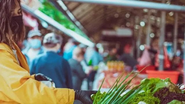 Woman wearing mask in an outdoor market